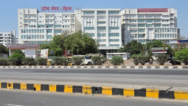 heritage-ims-hospital-varanasi-roadside-exterior-view