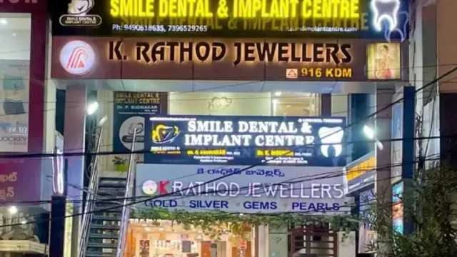 smile-dental-and-implant-centre-clinic-signboard-800×500